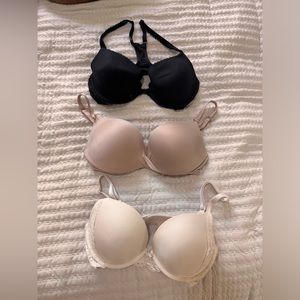 3 Bras (34 D) - Victoria Secret